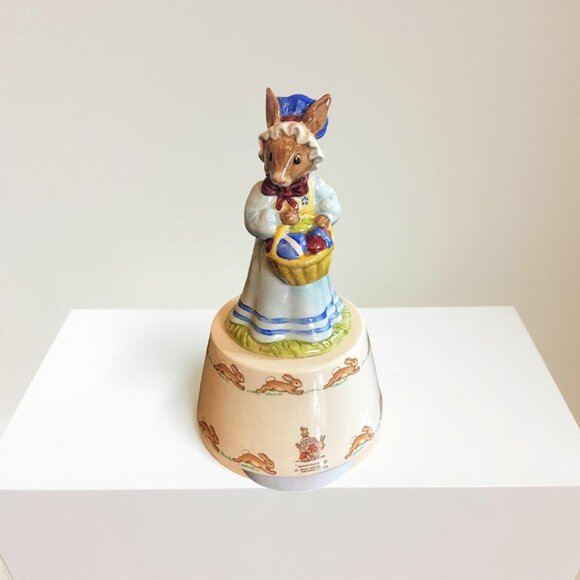 ROYAL DOULTON Bone China England BUNNYKINS AT The EASTER PARADE Music Box Works - Picture 9 of 9
